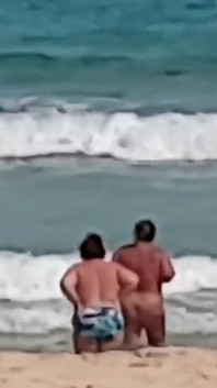 Goală în Mare cu fetele!
