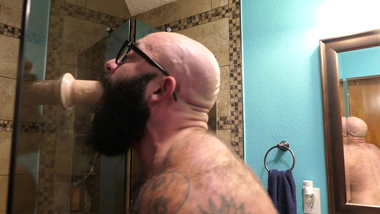 TripleXTransMan: Entraînement à la gorge profonde