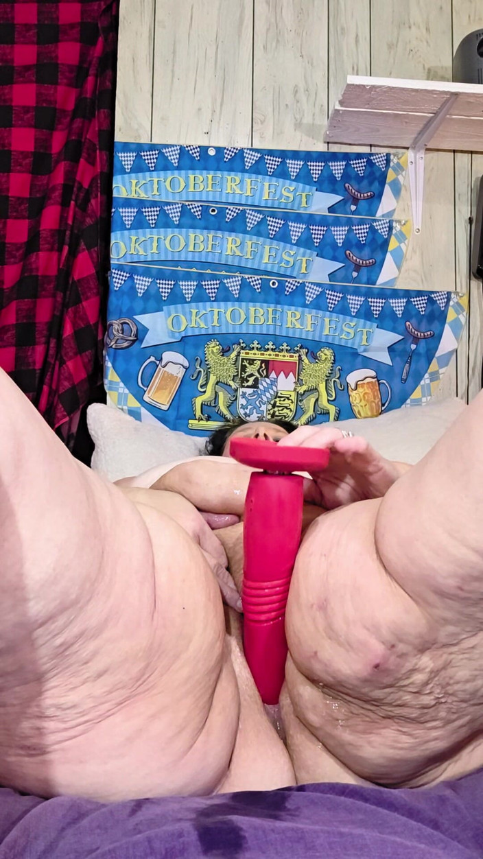 HerculesnVENUS: 그녀의 변성적인 방문이 그녀의 위에 그녀를 따먹을 때까지 셀메이트 레즈 섹스