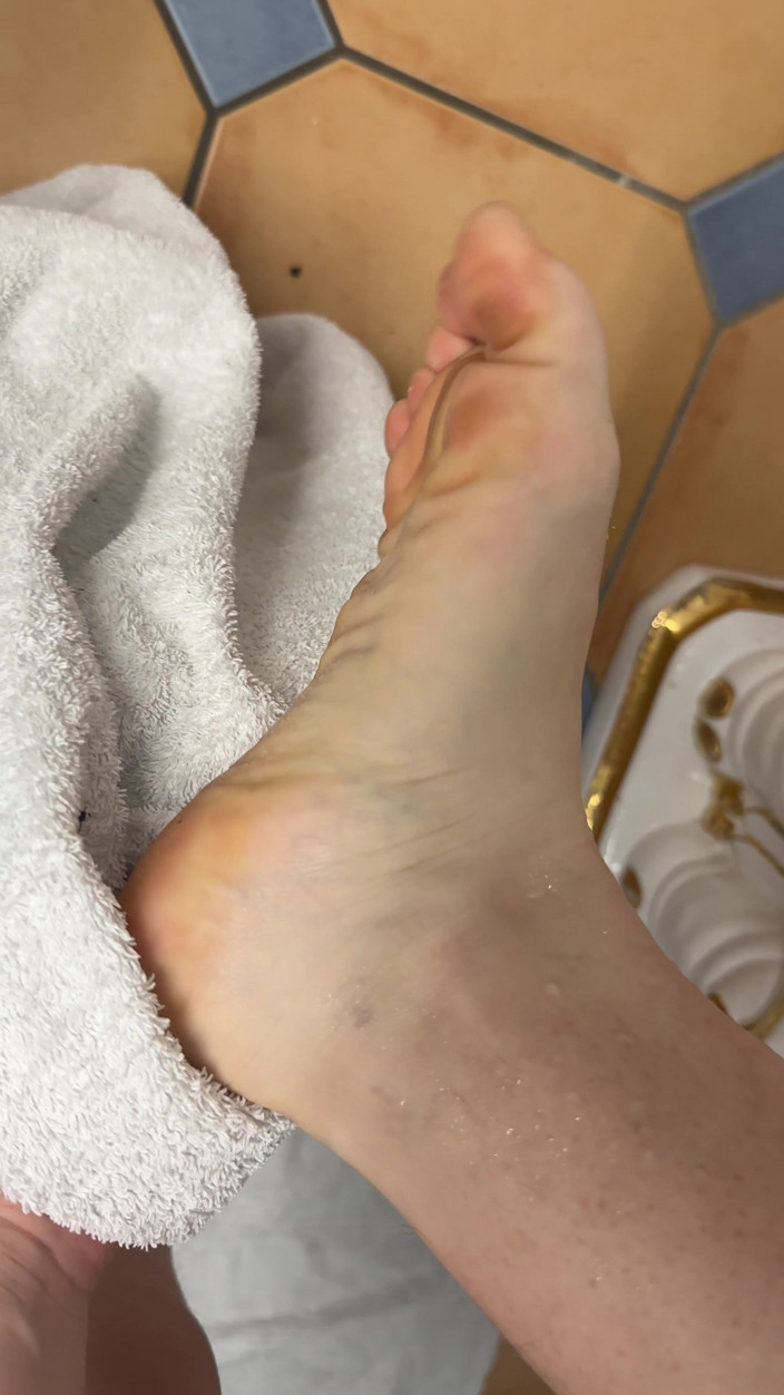 SweetLucy96: गंदे पैर धोना