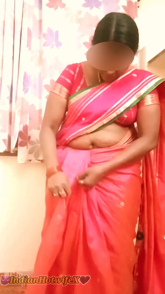 RenuRaj: タミルの欲求不満なBBW妻ラタのヌードサリー、カックの夫の友人とのからかいとロマンス!