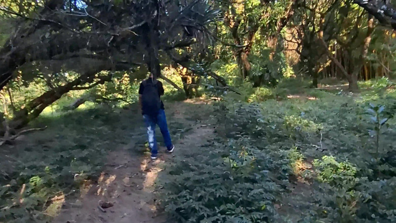 Victor SweetCoupleStories: Orang asing ngentot aku di hutan