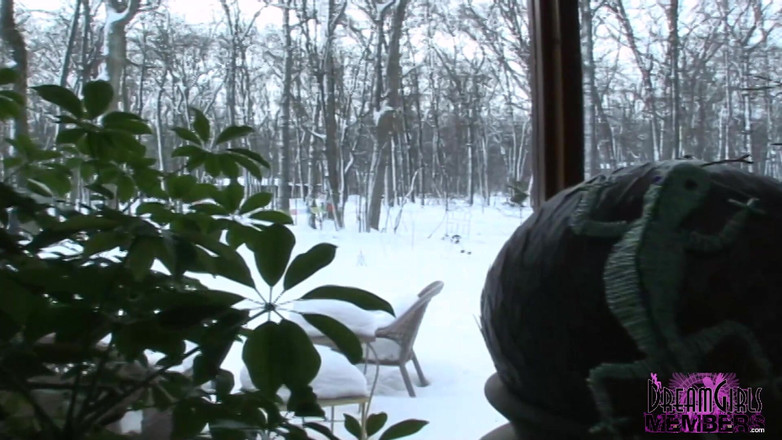 Dream Girls: Hollie si sditalina e si vibra la sua stretta