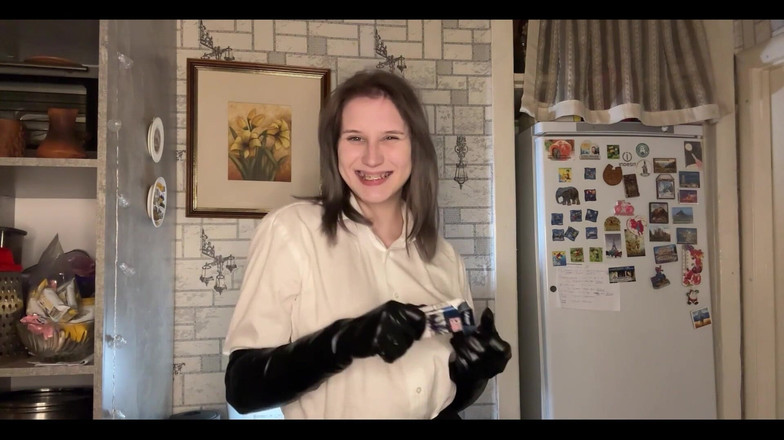 MertyXXX: Fumer dans des gants