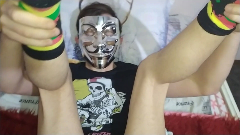 MartyBrady: 19-летнюю пареньку-твинк в маске Марти хорошо трахнул большой мясистый член Billy