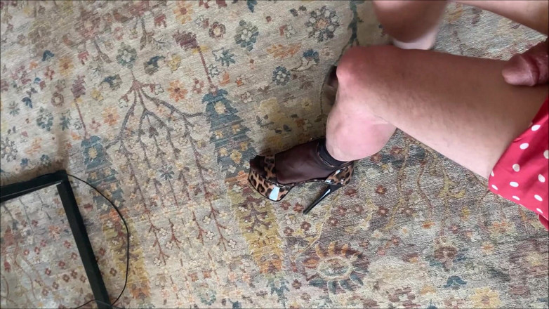 cd_aysemmm: 我的继母忘了穿内裤