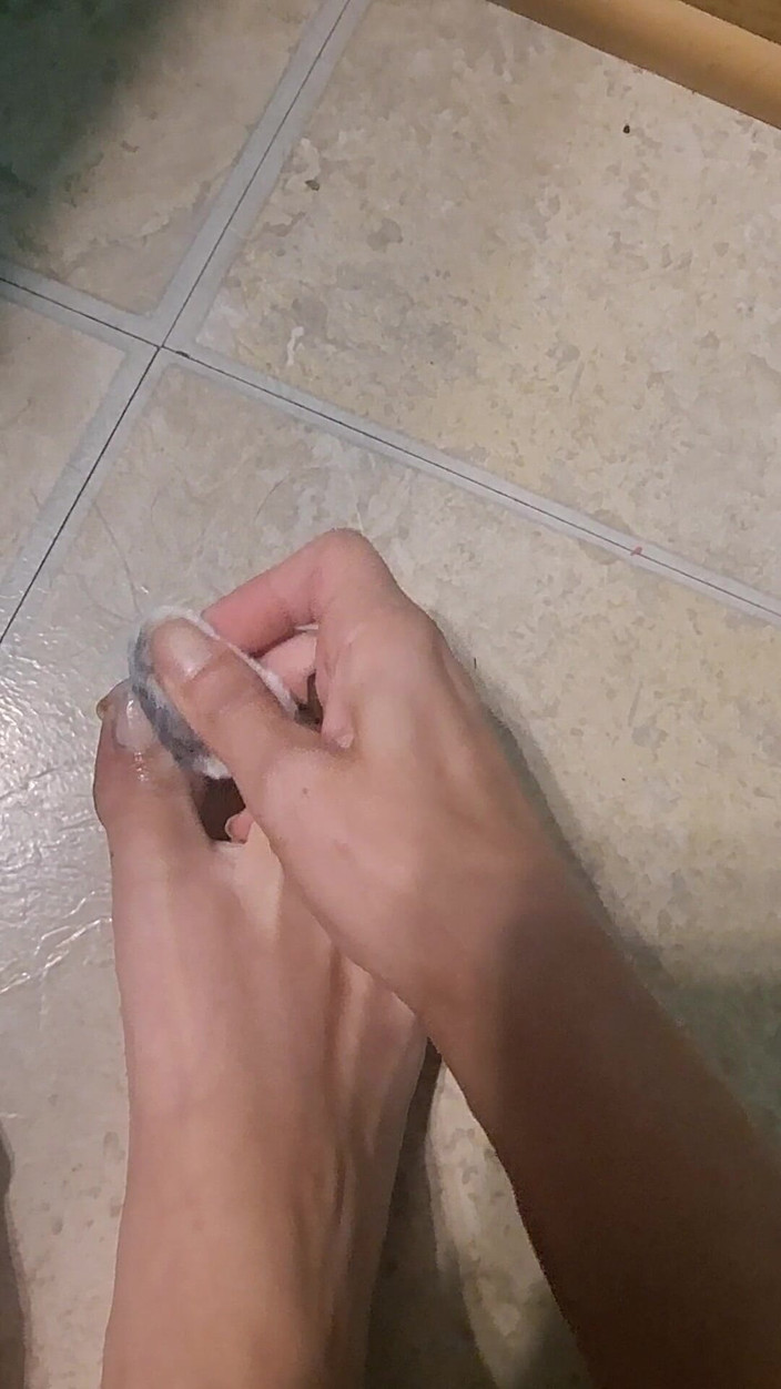 Naughty alchemy: Pedicure पोलिश हटाना