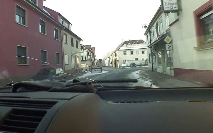 German Amateur: Sert kaltak arabada ve dışarıda sikişiyor