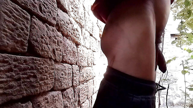 Gangbang straight: Il ragazzo nudo e il suo bel cazzo peloso - 5