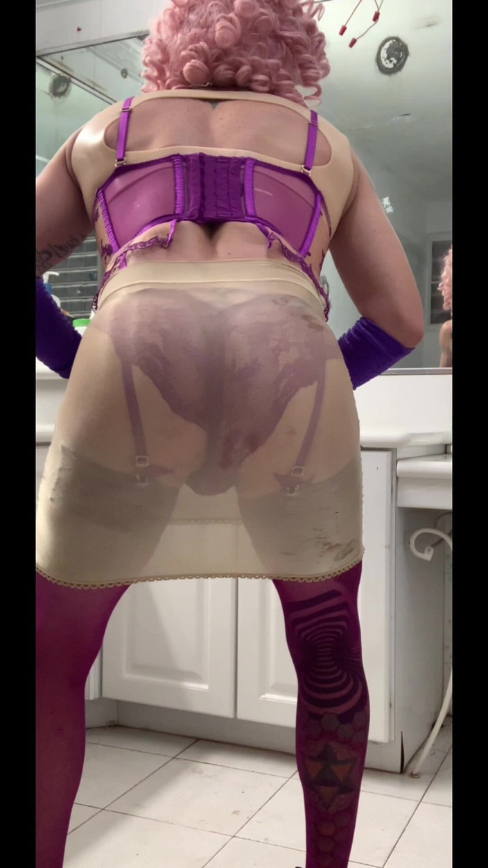 Benito414: Sexy transe, dessous, strumpf, anal reiten, doppelt großer dildo