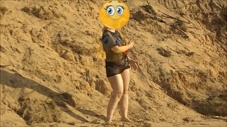 Lady Rose pee pee: Na pláži 15 - Velké zadky a piss.