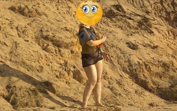 Lady Rose pee pee: На пляжі 15 - великі дупи і сеча.