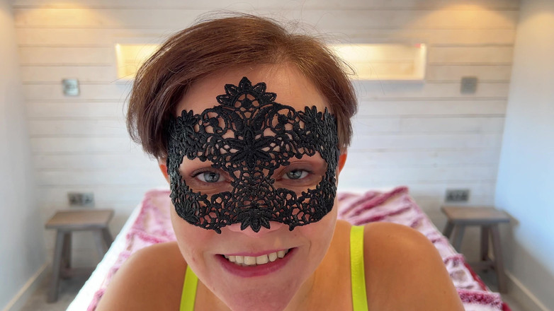 Queen-Lucy: Hraní se sexy vibračním robertkem