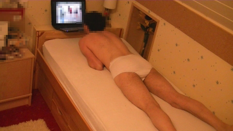 Mark Hannes: Ibu mertua lagi asik masturbasi sampai muncrat