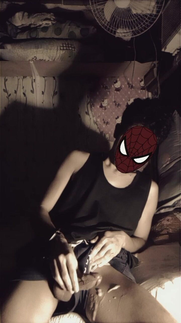 SunflowerBaby: Thủ dâm khi ở một mình trong phòng