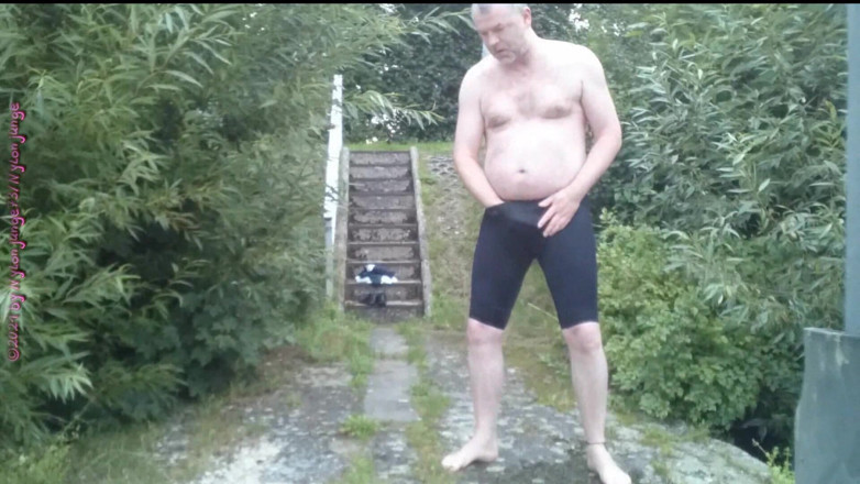 Carmen_Nylonjunge: Plavecké kufry Speedo venku 2
