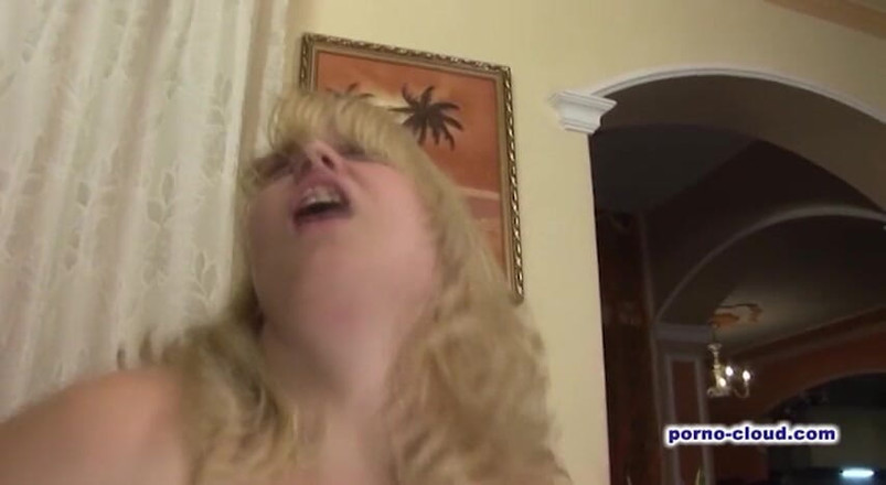 Porno Cloud: BBW 금발과 그녀의 애인