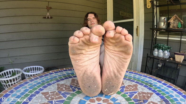 Mr Dimples: Показываю мои грязные ступни