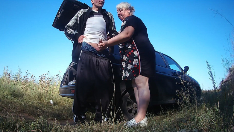 Zona901: La mia ragazza mi tiene il cazzo mentre faccio la...