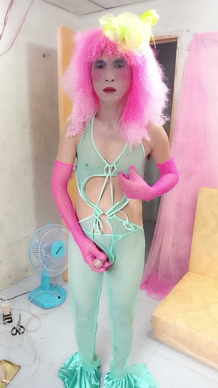 nguyen dang thien tri: Oanh le变性人穿着性感的衣服，色情cucu太快乐了