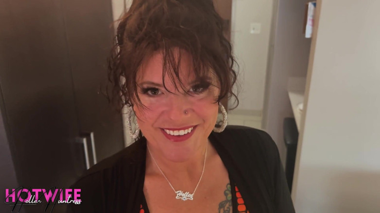 HolleeHuntress: Good Girl Hollee Huntress Gets on Her Knees for BBC