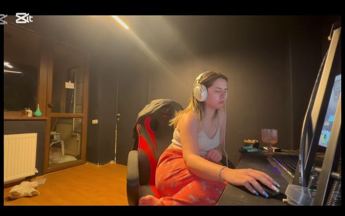 NipsAndStrips: 30 minut Více než 100 prdů v jednom videu
