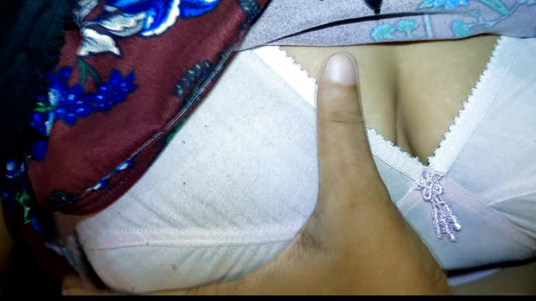 Ruhulbd: Una chica vestida de burqa de Arabia Saudita viene a...