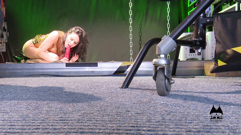 AshleyGreyBDSMMistress: 幕后花絮：AshleygreyBDSM穿着乳胶视频，用假阳具自慰，或者她喷得很精彩