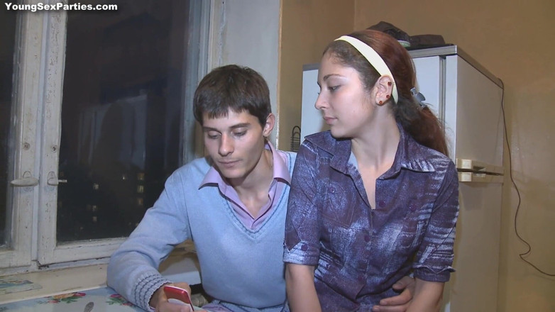 18 Videoz: Russian teens getting their pussies slammed in foursome