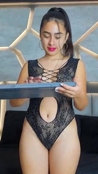 18-year-old Lesbian Latina Masturbates on Camera for Everyone