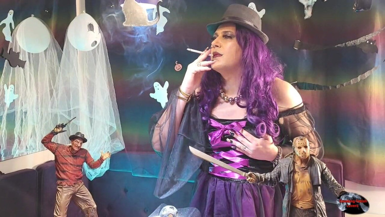 HollyCox: Halloween Holly fumando y divirtiéndose