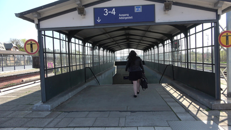 German amateur - 100% German hardcore videos: Fat German Slut Loves Pissing in Public