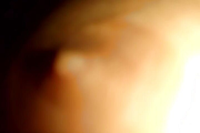 Gangbang straight: 继母在另一天玩乳头按摩