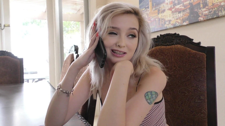 Perv Milfs n Teens: Cute Blonde Lexi Lore Begs To Toss Her Stepdad's Salad