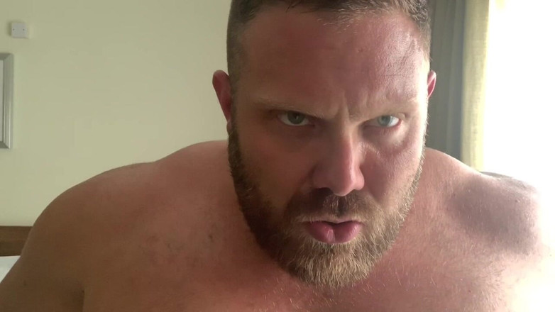 Jack stacked: Adoración muscular masturbándose con enorme corrida