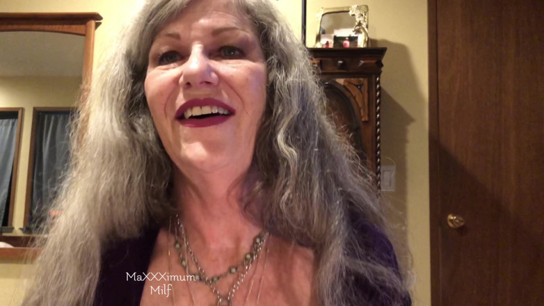 MaXXXimumMilf: Seksi olgun ateşli oral seks ve dildoya binerken yut! Maxxximummilf