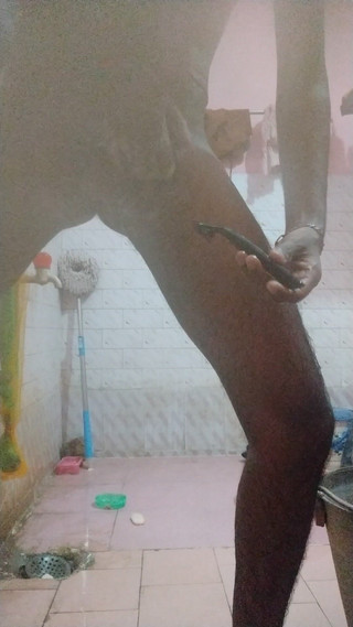 Tamil 10 inches BBC: Tamil 10 animowanie sesji golenia