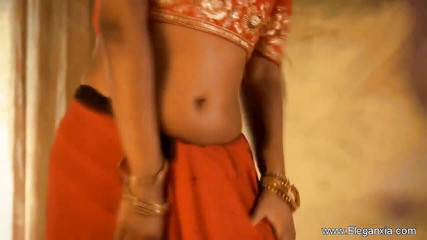 Eleganxia: Soberba indiana gata oleando no banheiro