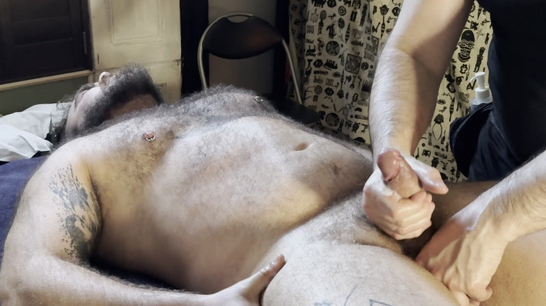 ScruffyStocky: 오일 마사지: 적극적인 항문 유혹, 느린 손으로 자위하기