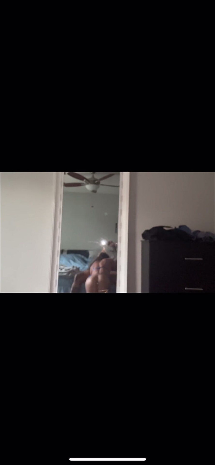 Tattooeddaddy1: Isteri curang menelan zakar, dikongkek dari belakang