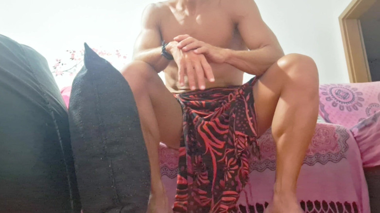 Hotsportfitboy: หมอนควยใหญ่เสี่ยงภัยเย็ดที่บ้านเพื่อน - ช่วยตัวเองจนน้ําแตก