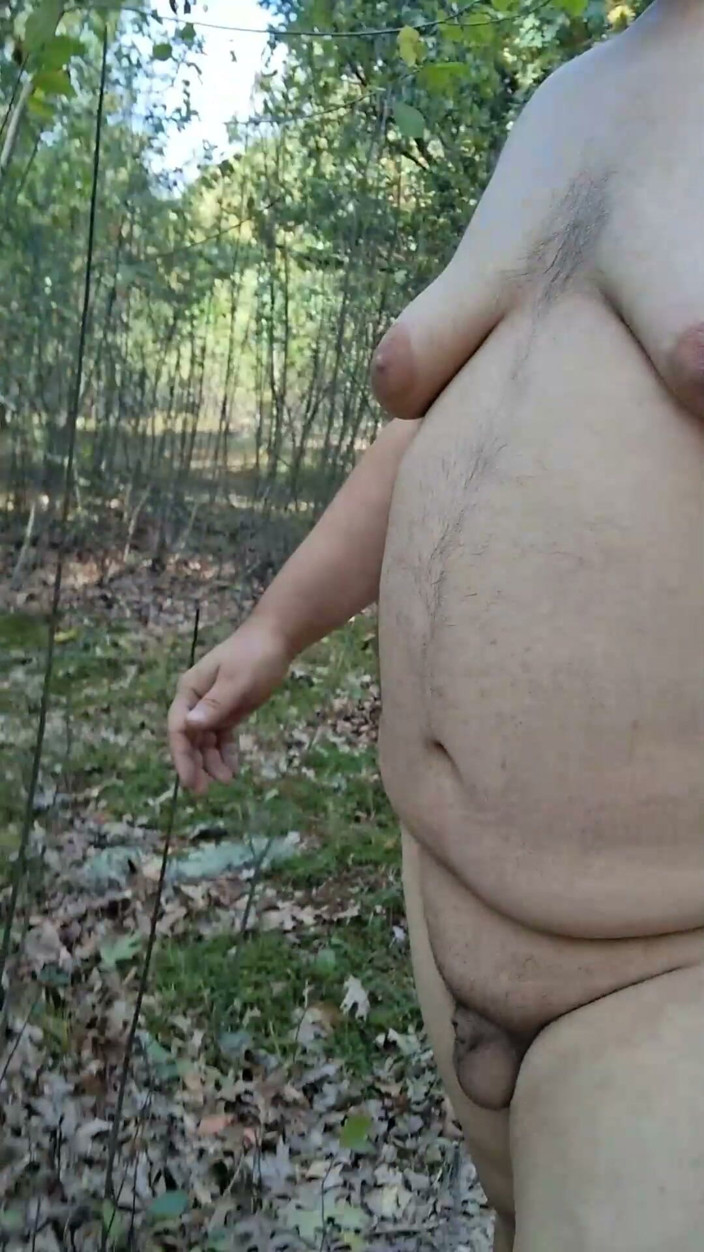 Printsofallsayings: Chico gordito se desnuda, deja la ropa y se corre...
