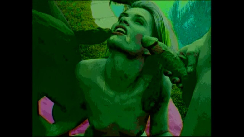 Forte Porno: Outdoor-dreier und interracial blowjob für eine weiße schlampe