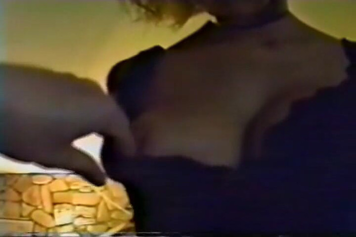 Club of Bondaged Babes: Красуня в наручниках грає зі своєю тугою пиздою