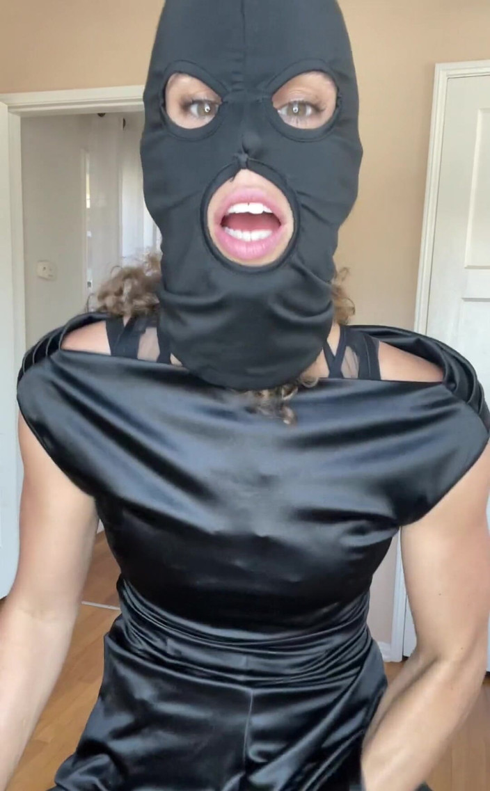 VibeWithMommy: रोती सौतेली मम्मी पार्टी लंड हिलाने के निर्देश पर बेटे को चोदती है! Omg! क्या संभावना है कि मैं गलती से अपने सौतेले बेटे को चोदूंगा