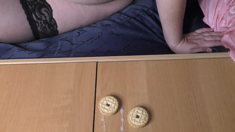 Milky Mari: Cheating wife with a big boobs eats cum covered cookies -...