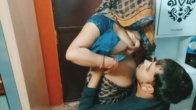 Manjushukla: Un nouveau couple a une romance ensemble