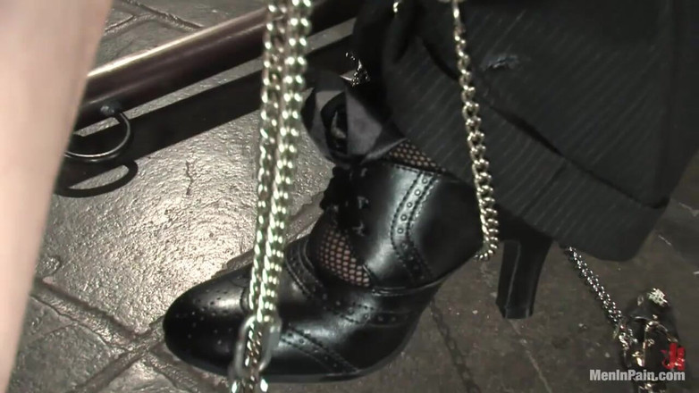 Men In Pain by Kink: 산드라 로맹과 카데