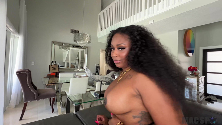 J-Mac: 乌木宝贝chrarlotte lavish被大白鸡巴操