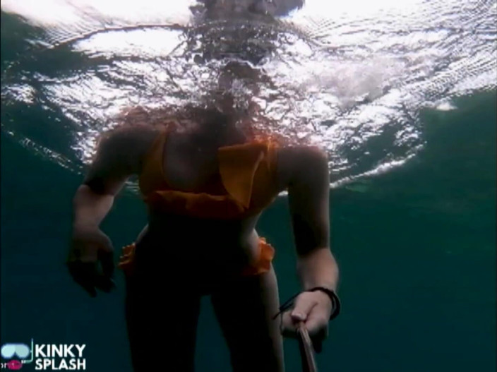 UKCuteGirl Lucy Lauren: Snorkel Slut: Tight Bikini, Dive Mask &amp; Underwater Fin Tease